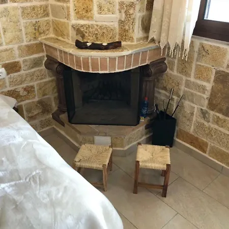 בית נופש Anastazia's Little House *