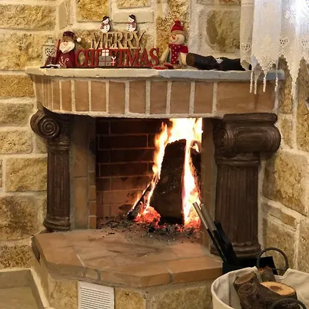 בית נופש Anastazia's Little House