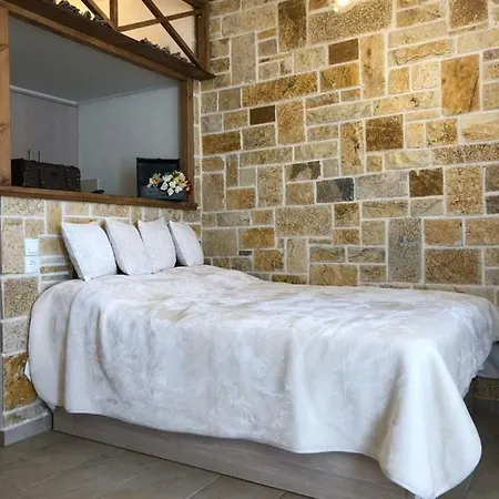 בית נופש Anastazia's Little House *